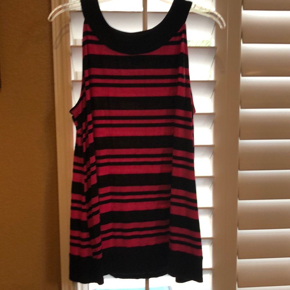 Woman’s shirt sleeve top
